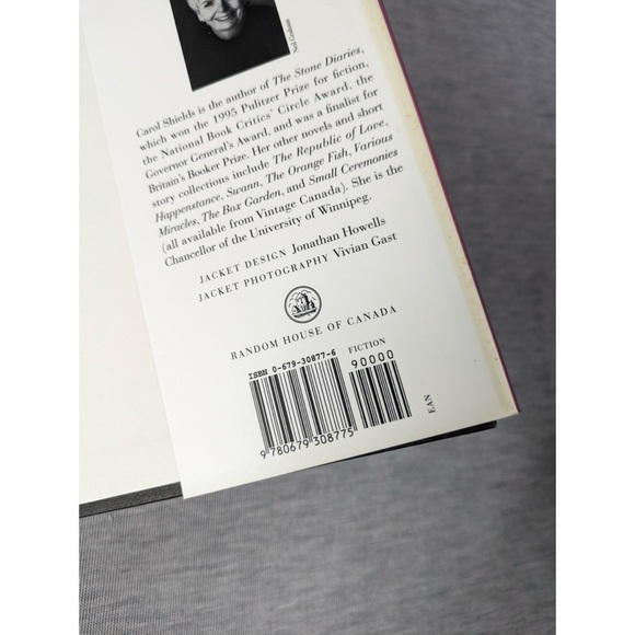 🍭 3/$10 🇨🇦 Carol Shields: Larry’s Party (Hardbound) - Picture 3 of 5